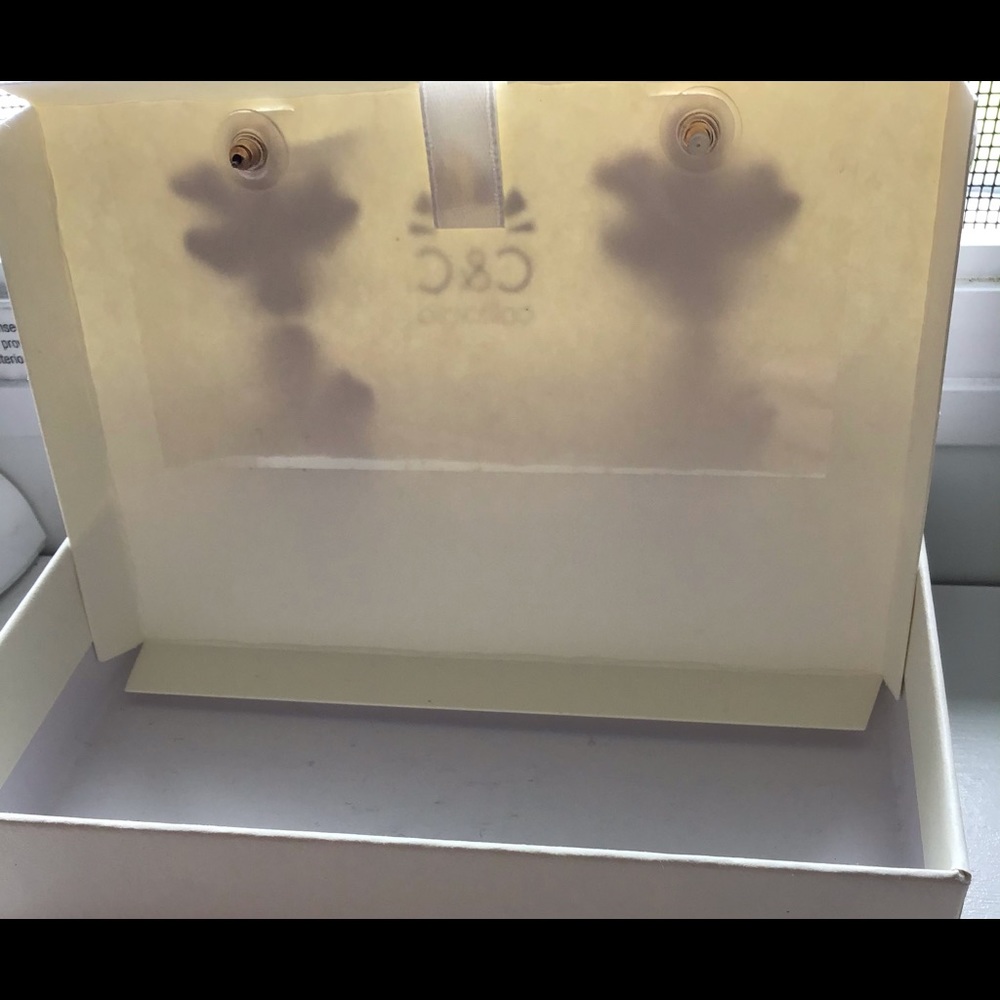 NIB C&C CALIFORNIA TRIPLE FLOWER  EARRINGS!! - Picture 9 of 10